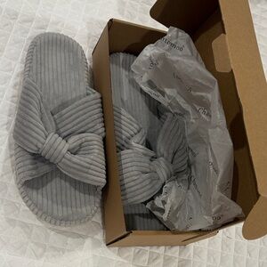 Men’s Gray Ribbed Slippers